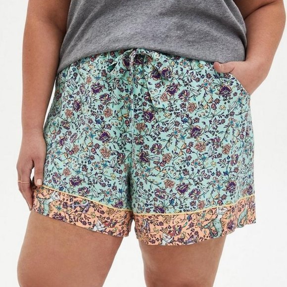TORRID Printed Paperbag Waist Short SIZE 3 - Picture 1 of 7